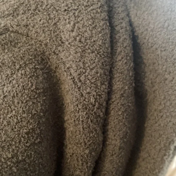 Fabletics Yitty Pet Me Crewneck Top NWT - Picture 5 of 8